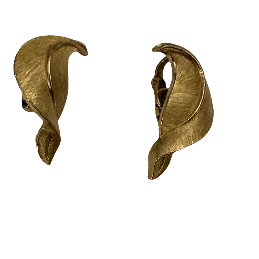 Vintage Trifari Clip On Earrings - Gold Tone - Leaf